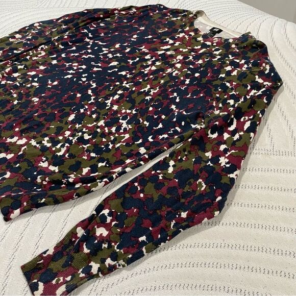 RUBYNEE VINTAGE Y2K H&M CAMO PRINT MULTI COLORED SWEATER SIZE LARGE - Picture 3 of 4